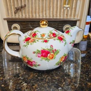 ROYAL ALBERT OLD COUNTRY TEA POT